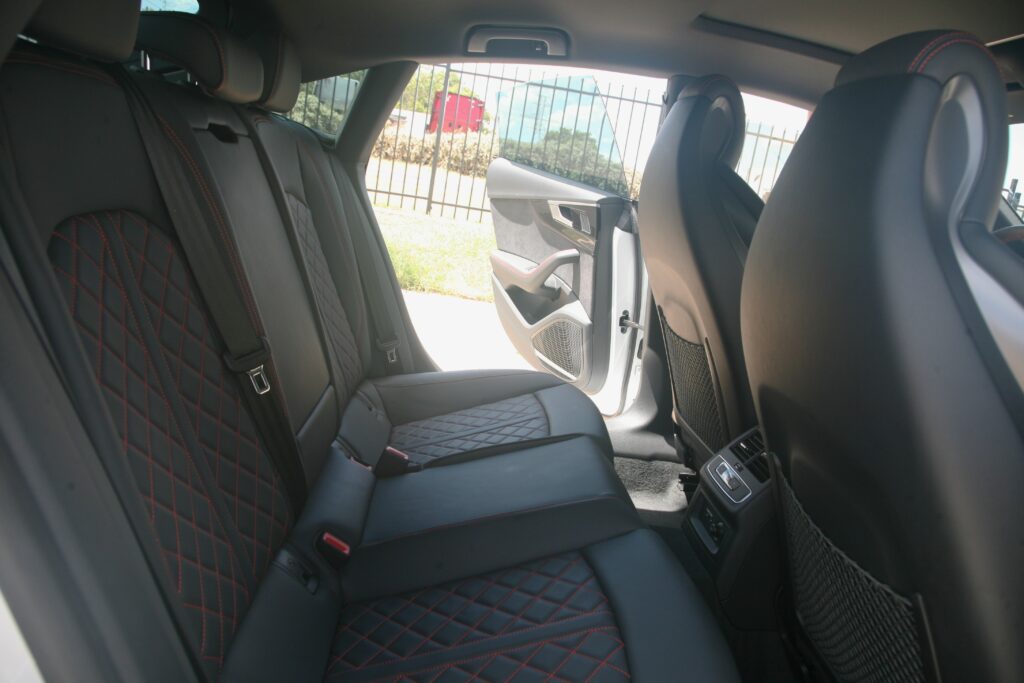 Interior rear seats passenger